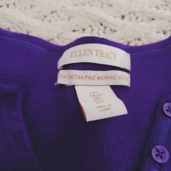 Ellen Tracy 100٪ Extra Fine Merino Wool Deep Purple Knit V neck Sweater (XS fit) - Picture 8 of 13